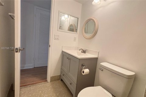 Condo in West Palm Beach, Florida, 1 bedroom  № 1996915 - photo 21