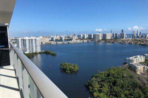 Condo in North Miami Beach, Florida, 1 bedroom  № 2412851 - photo 15