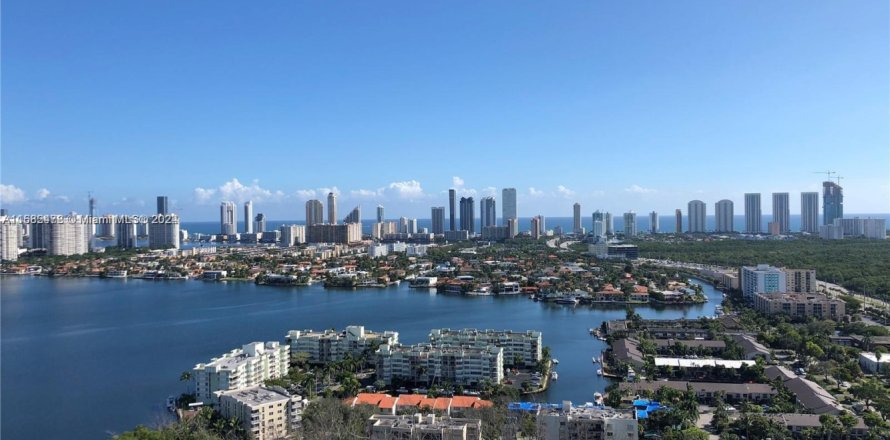 Condo in North Miami Beach, Florida, 1 bedroom  № 2412851