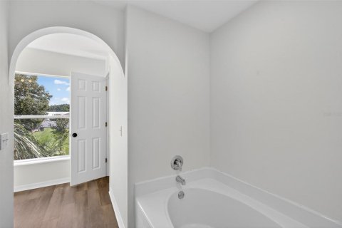 House in Auburndale, Florida 4 bedrooms, 281.77 sq.m. № 1894994 - photo 26