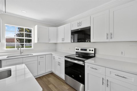 House in Auburndale, Florida 4 bedrooms, 281.77 sq.m. № 1894994 - photo 7
