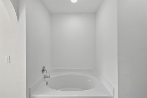 House in Auburndale, Florida 4 bedrooms, 281.77 sq.m. № 1894994 - photo 27