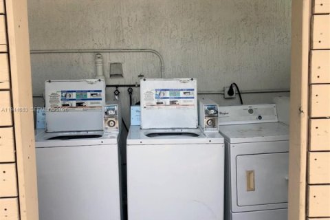 Apartment in Hollywood, Florida 2 bedrooms, 83.61 sq.m. № 2001952 - photo 20