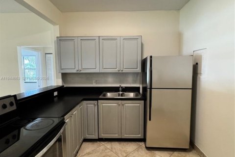 Apartment in Hollywood, Florida 2 bedrooms, 83.61 sq.m. № 2001952 - photo 8