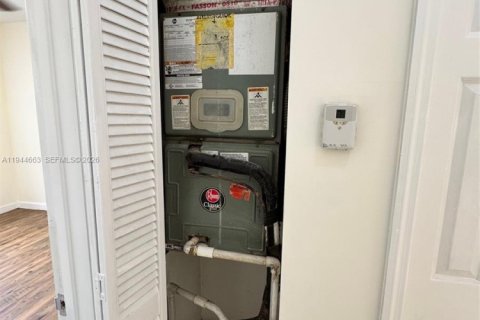 Apartment in Hollywood, Florida 2 bedrooms, 83.61 sq.m. № 2001952 - photo 14