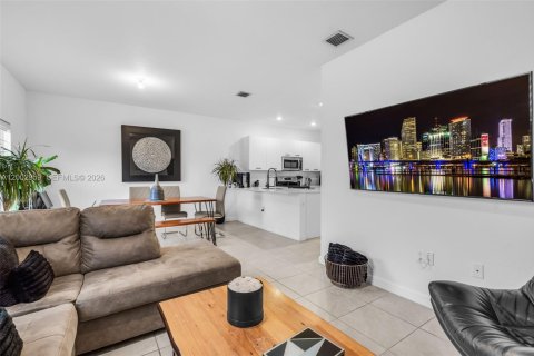 Townhouse in Miami, Florida 3 bedrooms, 157.47 sq.m. № 2066458 - photo 9