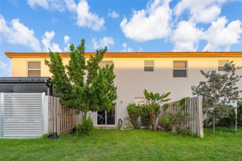 Townhouse in Miami, Florida 3 bedrooms, 157.47 sq.m. № 2066458 - photo 23