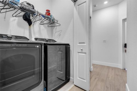 Townhouse in Miami, Florida 3 bedrooms, 157.47 sq.m. № 2066458 - photo 16