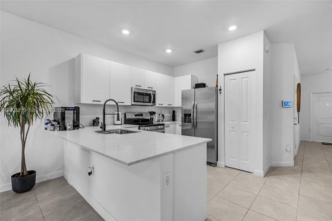 Townhouse in Miami, Florida 3 bedrooms, 157.47 sq.m. № 2066458 - photo 7