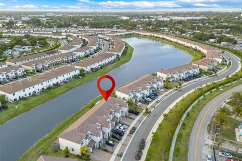 Townhouse in Miami, Florida 3 bedrooms, 157.47 sq.m. № 2066458 - photo 26