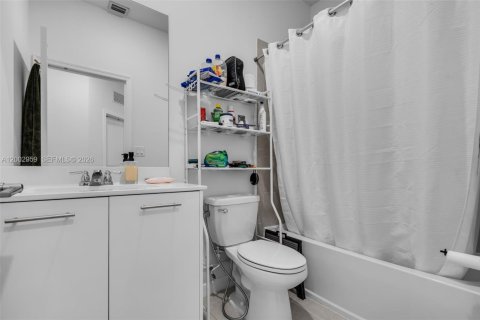 Townhouse in Miami, Florida 3 bedrooms, 157.47 sq.m. № 2066458 - photo 19