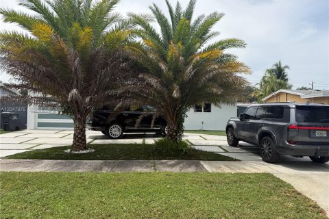 Casa en Hollywood, Florida 3 dormitorios, 147.71 m2 № 2240593