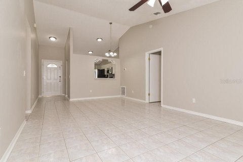 Villa ou maison à louer à Orlando, Floride: 3 chambres, 116.87 m2 № 2408090 - photo 5