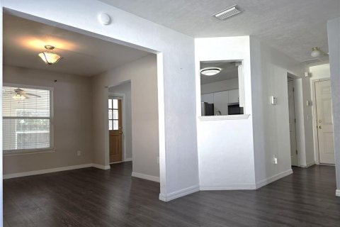 House in Gainesville, Florida 3 bedrooms, 138.89 sq.m. № 2200368 - photo 9