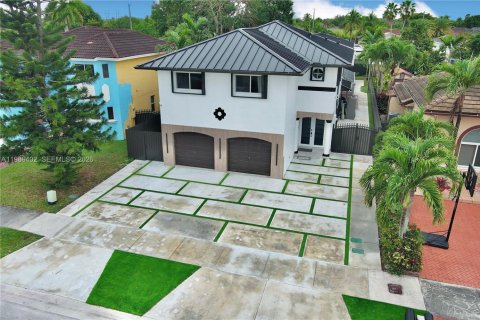 Купить виллу или дом в Майами, Флорида 4 спальни, 188.78м2, № 2051886 - фото 1