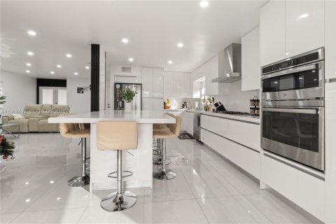 Купить виллу или дом в Майами, Флорида 4 спальни, 188.78м2, № 2051886 - фото 11