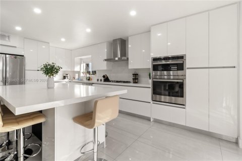 Купить виллу или дом в Майами, Флорида 4 спальни, 188.78м2, № 2051886 - фото 10