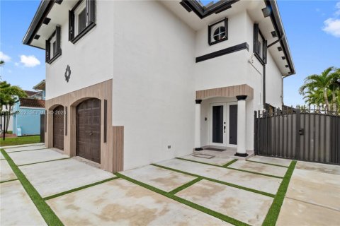 Купить виллу или дом в Майами, Флорида 4 спальни, 188.78м2, № 2051886 - фото 3
