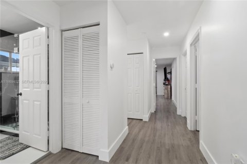 Купить виллу или дом в Майами, Флорида 4 спальни, 188.78м2, № 2051886 - фото 25