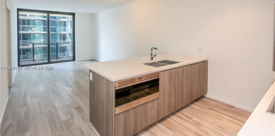 Condominio en Miami, Florida, 1 dormitorio  № 2027777