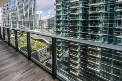 Condominio en alquiler en Miami, Florida, 1 dormitorio, 78.87 m2 № 2027777 - foto 17