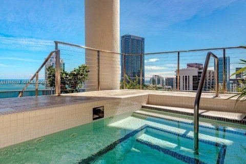 Condominio en alquiler en Miami, Florida, 1 dormitorio, 78.87 m2 № 2027777 - foto 28