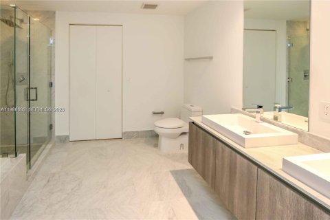 Condominio en alquiler en Miami, Florida, 1 dormitorio, 78.87 m2 № 2027777 - foto 13