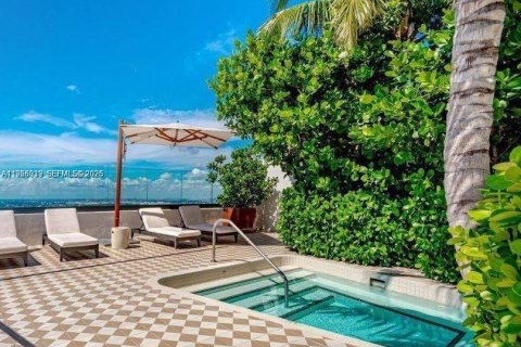 Condominio en alquiler en Miami, Florida, 1 dormitorio, 78.87 m2 № 2027777 - foto 27