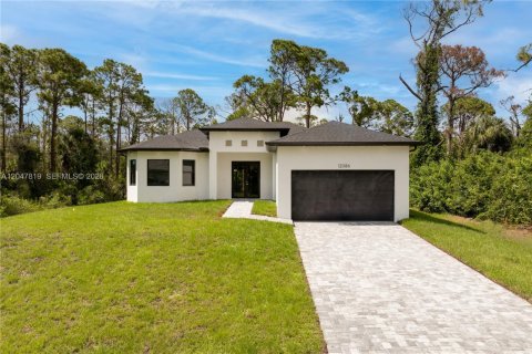 House in Port Charlotte, Florida 3 bedrooms № 2278292
