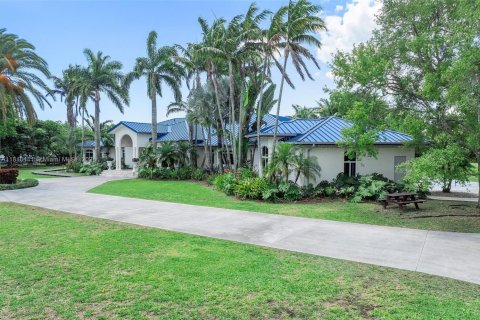 House in Homestead, Florida 5 bedrooms, 579.25 sq.m. № 1752707 - photo 4