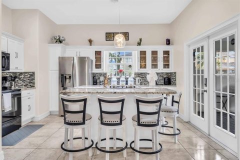 House in Davenport, Florida 6 bedrooms, 219.99 sq.m. № 1919582 - photo 12