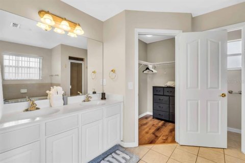 House in Davenport, Florida 6 bedrooms, 219.99 sq.m. № 1919582 - photo 30