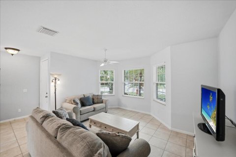 House in Port St. Lucie, Florida 3 bedrooms, 159.05 sq.m. № 2083542 - photo 6