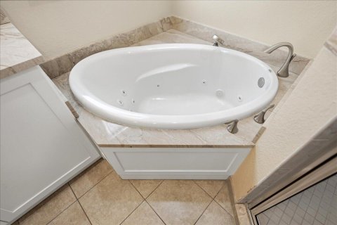 House in Port St. Lucie, Florida 3 bedrooms, 159.05 sq.m. № 2083542 - photo 26