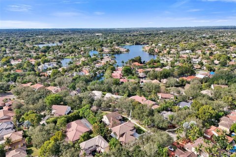 House in Cooper City, Florida 5 bedrooms, 356.93 sq.m. № 2181391 - photo 11