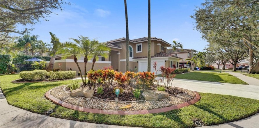 House in Cooper City, Florida 5 bedrooms, 356.93 sq.m. № 2181391