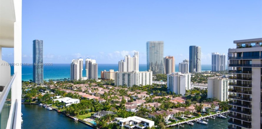 Condo in Aventura, Florida, 2 bedrooms № 1970213