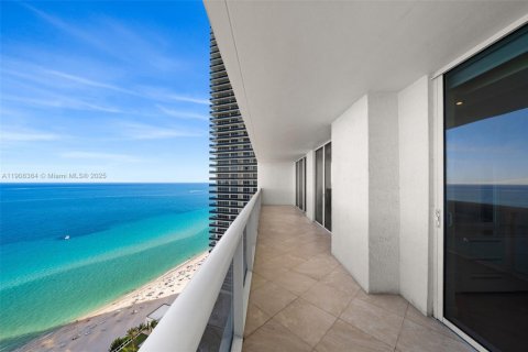 Condo in Hallandale Beach, Florida, 3 bedrooms  № 1969527 - photo 28