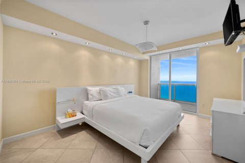 Condo in Hallandale Beach, Florida, 3 bedrooms  № 1969527 - photo 17