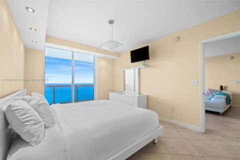 Condo in Hallandale Beach, Florida, 3 bedrooms  № 1969527 - photo 20