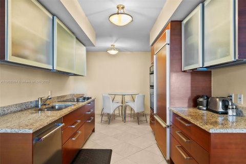 Condo in Hallandale Beach, Florida, 3 bedrooms  № 1969527 - photo 8