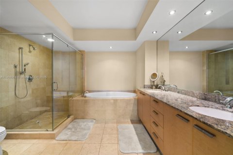 Condo in Hallandale Beach, Florida, 3 bedrooms  № 1969527 - photo 13