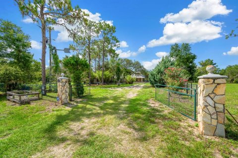 House in Archer, Florida 4 bedrooms, 205.41 sq.m. № 1831304 - photo 3