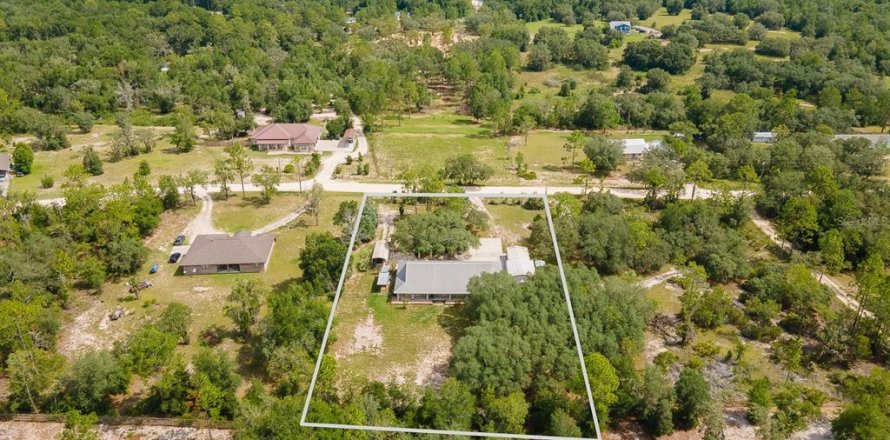 House in Archer, Florida 4 bedrooms, 205.41 sq.m. № 1831304