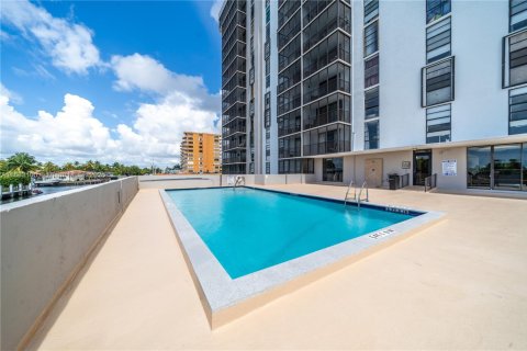 Снять в аренду кондоминиум в Норт-Майами, Флорида 2 спальни, 92.53м2, № 1930556 - фото 10