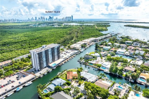 Снять в аренду кондоминиум в Норт-Майами, Флорида 2 спальни, 92.53м2, № 1930556 - фото 9