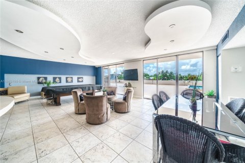 Снять в аренду кондоминиум в Норт-Майами, Флорида 2 спальни, 92.53м2, № 1930556 - фото 15