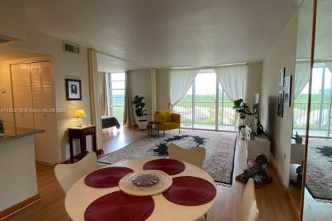 Снять в аренду кондоминиум в Норт-Майами, Флорида 2 спальни, 92.53м2, № 1930556 - фото 6