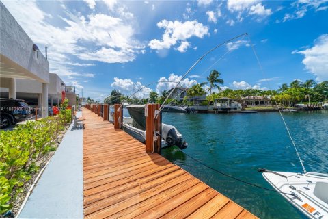 Снять в аренду кондоминиум в Норт-Майами, Флорида 2 спальни, 92.53м2, № 1930556 - фото 11