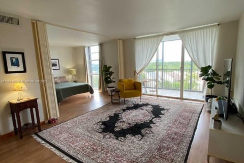 Снять в аренду кондоминиум в Норт-Майами, Флорида 2 спальни, 92.53м2, № 1930556 - фото 5